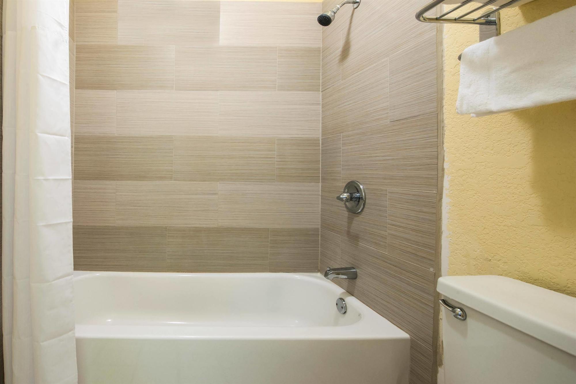 Days Inn By Wyndham Eastland Екстер'єр фото