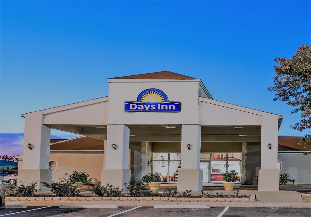 Days Inn By Wyndham Eastland Екстер'єр фото